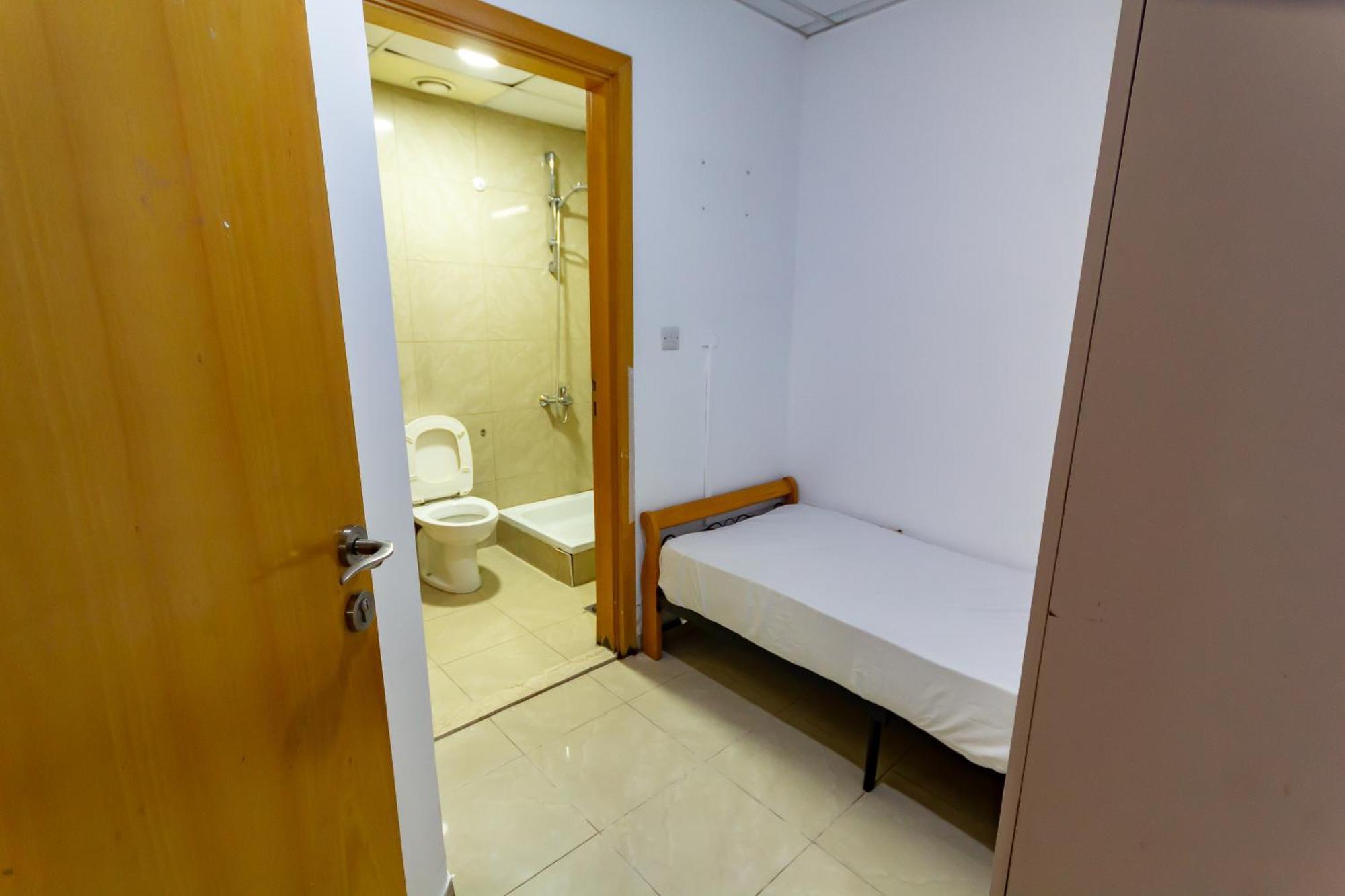 Budget Rooms With Private Bathroom For 'Girls' Only In Dubai, Marina מראה חיצוני תמונה